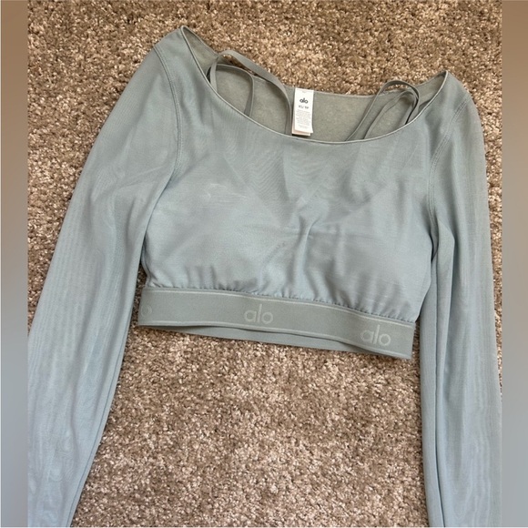 ALO Yoga Women's Light Blue Long Sleeve Crop Top - Picture 2 of 5